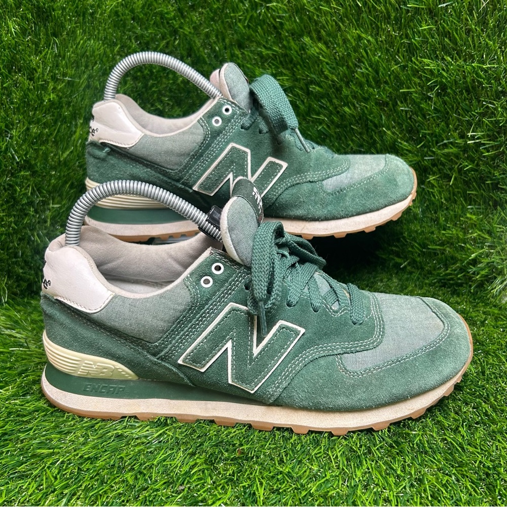 New Balance 574 Green Suede Gum Sole Mens Sneakers ML574WCR Size 9